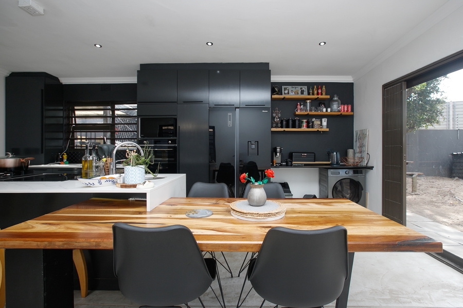 3 Bedroom Property for Sale in Claremont Village Western Cape